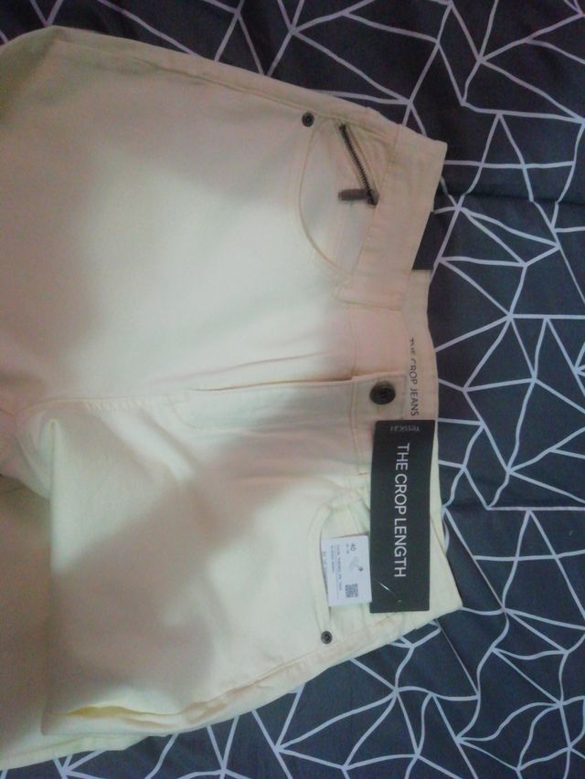 pantalon talla 40 amarillo NUEVO CON ETIQUETA