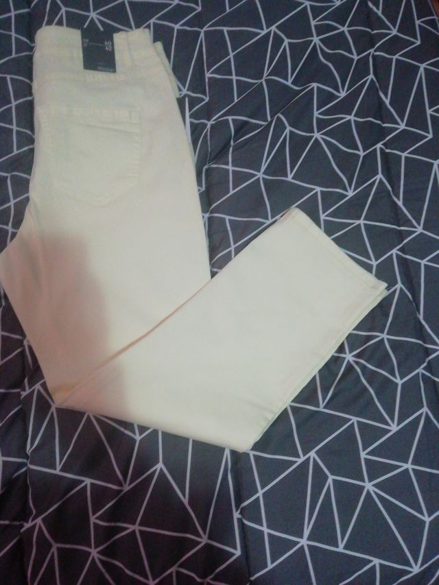 pantalon talla 40 amarillo NUEVO CON ETIQUETA