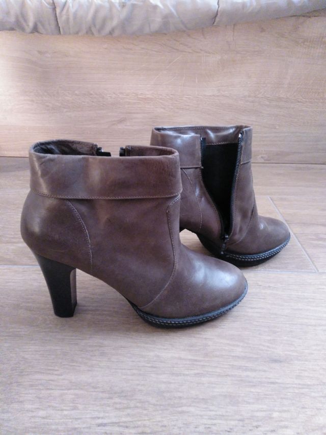 Botines talla 40.