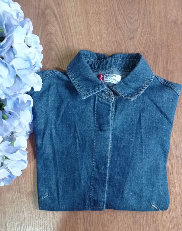 Camisa vaquera vintage Y2k de Levis .