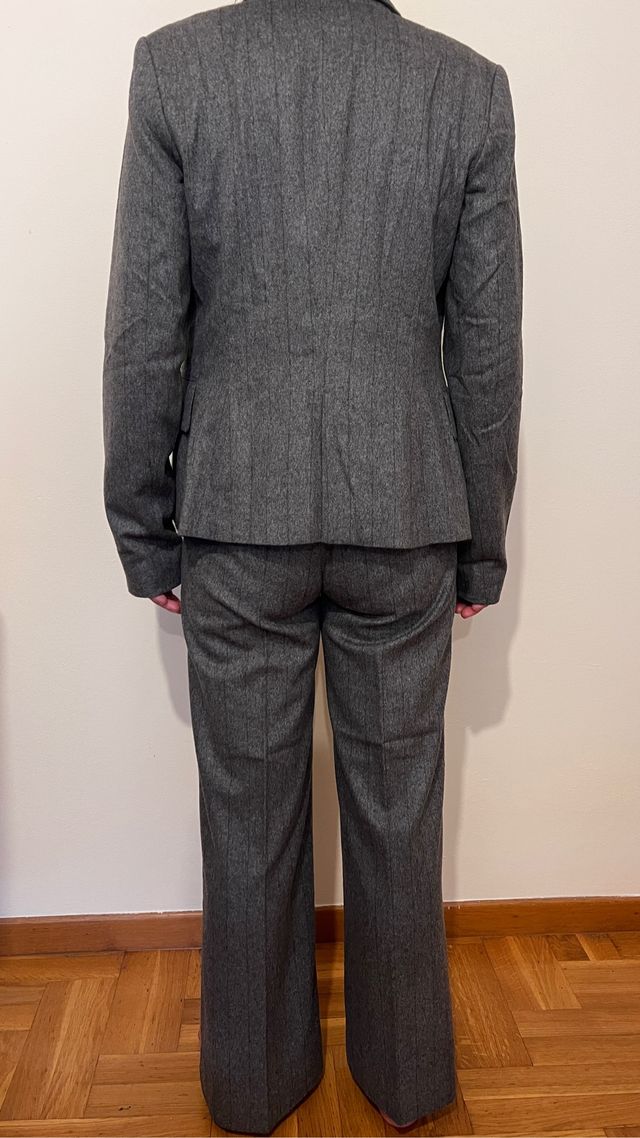 Traje de raya diplomatica