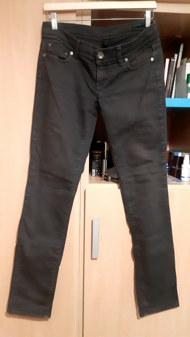 Pantalón vaquero negro 