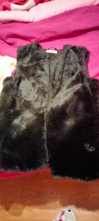 lote 2 chalecos de pelo,apenas sin usar. 