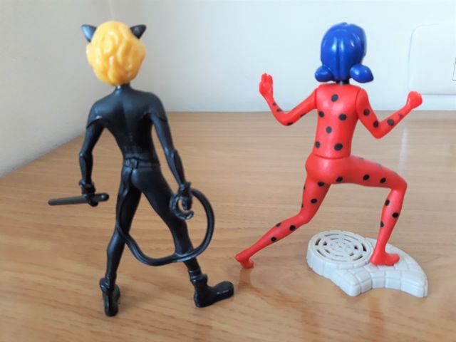 Figuras de Ladybug y Cat Noir