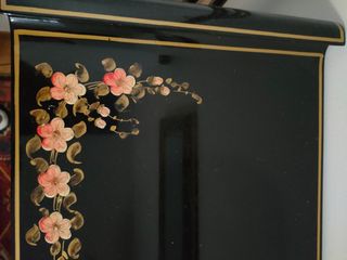 Aparador tipo oriental.