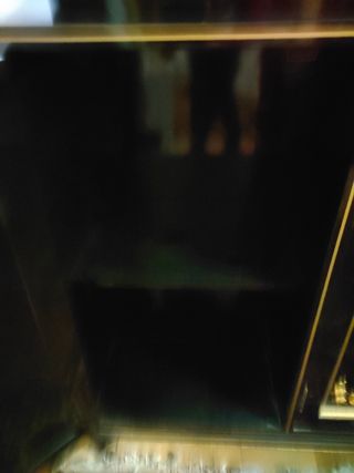 Aparador tipo oriental.