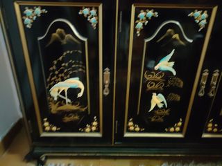 Aparador tipo oriental.