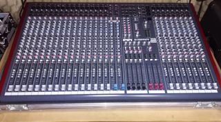 Mesa de sonido Allen & Heath zed 428 + Flight Case