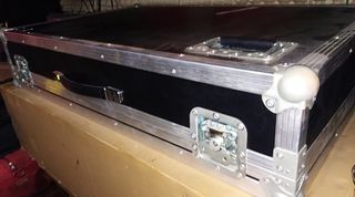 Mesa de sonido Allen & Heath zed 428 + Flight Case