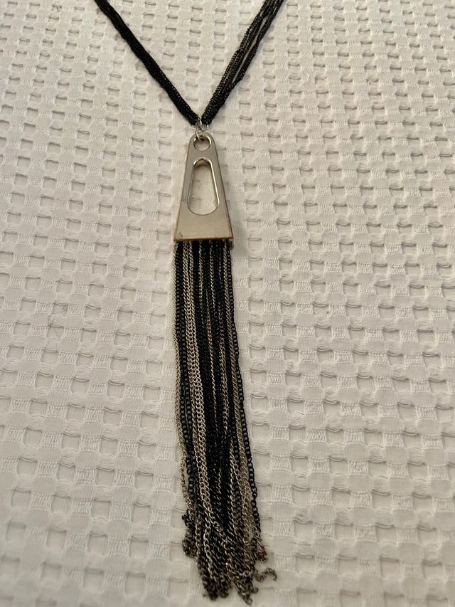 Collar negro y plateado de cadenas Zara