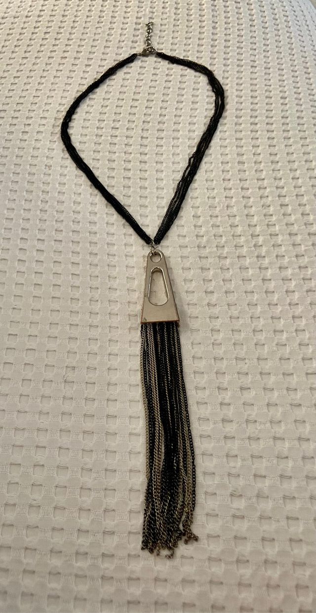 Collar negro y plateado de cadenas Zara
