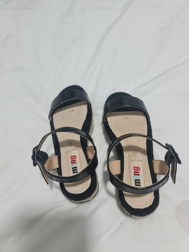 Sandalias negro para verano de mtng