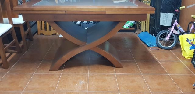 conjunto de mesa y 6 sillas de madera buena