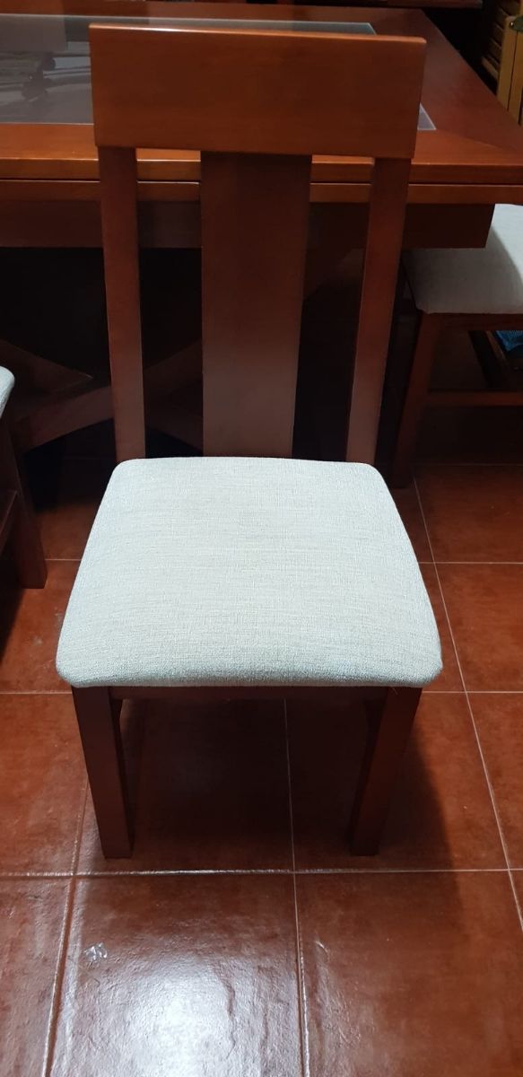 conjunto de mesa y 6 sillas de madera buena