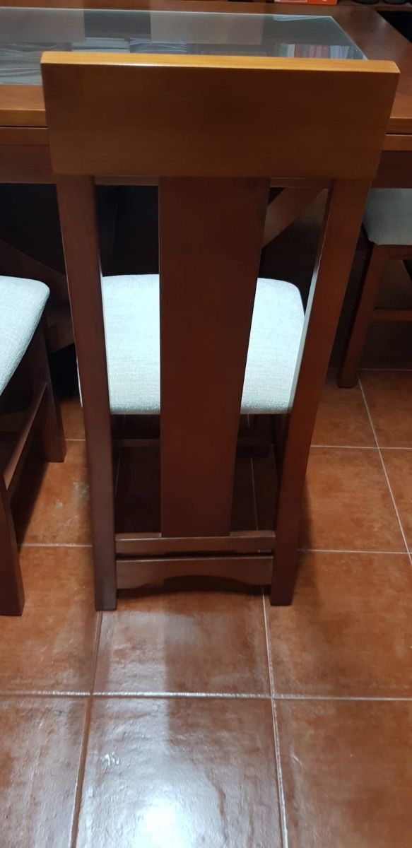 conjunto de mesa y 6 sillas de madera buena