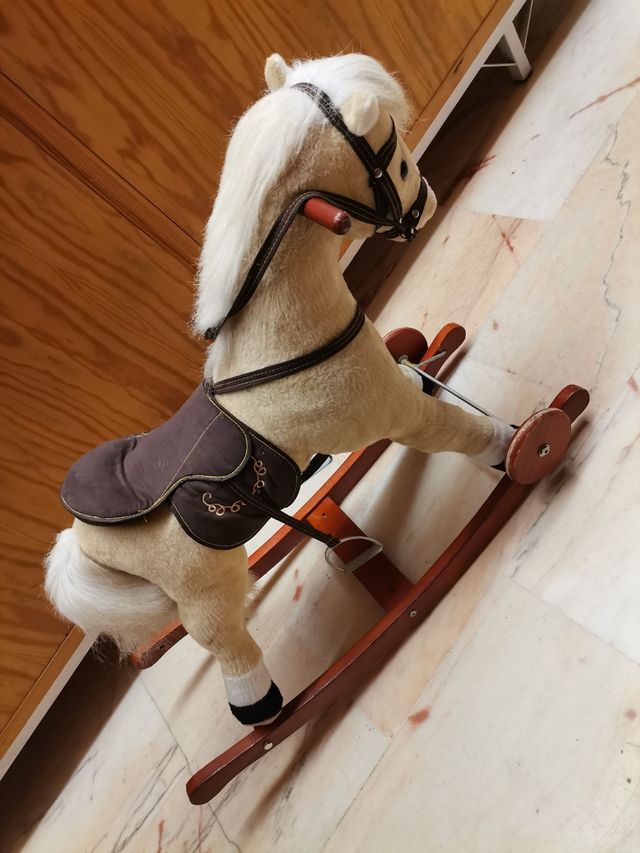 Caballito balancín. Juguete antiguo 