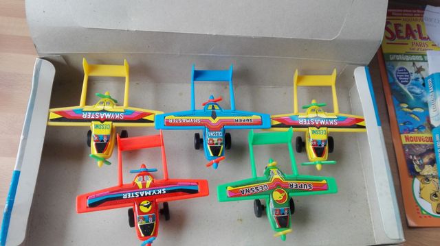 Avioneta CESSNA SKYMASTER Hojalata/plastico lote 4