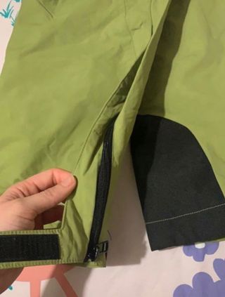 Pantalon esquiar valorado en 130€ con etiqueta 