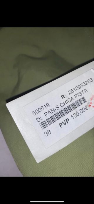Pantalon esquiar valorado en 130€ con etiqueta 