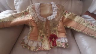 Traje niña dorado