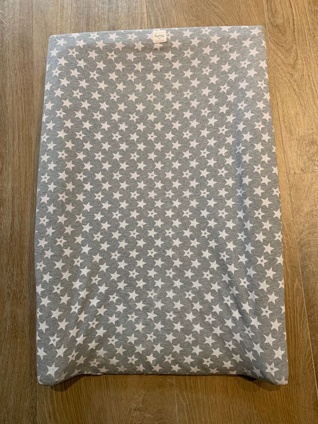 Cambiador Ikea con funda