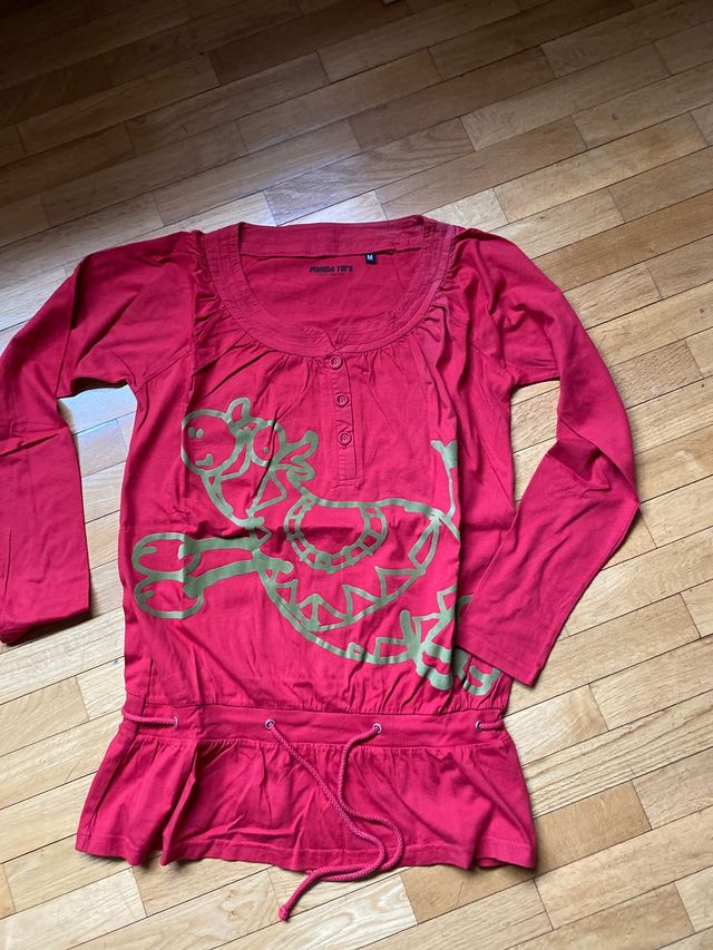 Camiseta roja muy original