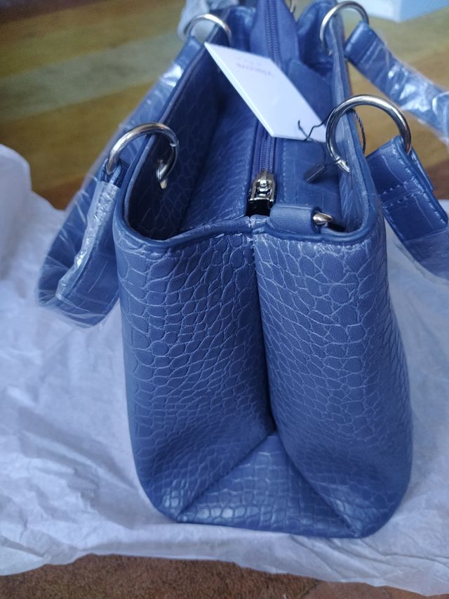 Bolso nuevo con etiqueta