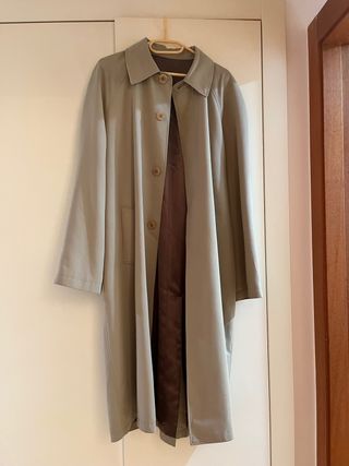 Trench, gabardina caballero argimiro rodrigue 