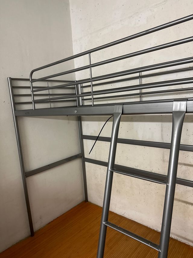 Cama alta / litera Svarsta Ikea 