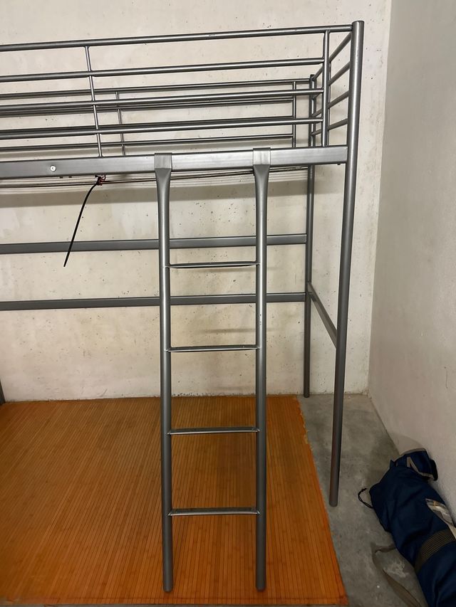 Cama alta / litera Svarsta Ikea 