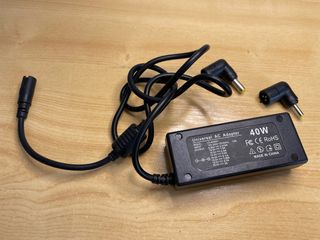 Cargador adaptador universal tengo 2 pin para asus