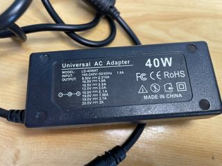 Cargador adaptador universal tengo 2 pin para asus