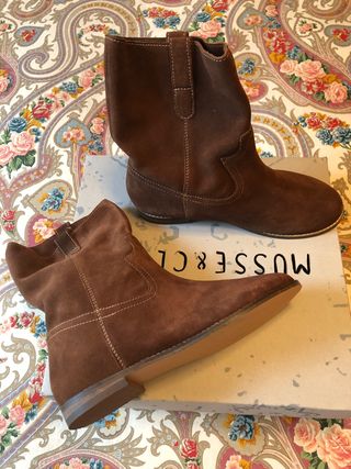 Botines planos marrones de ante (piel autentica)
