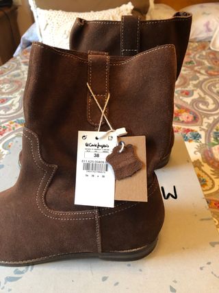 Botines planos marrones de ante (piel autentica)