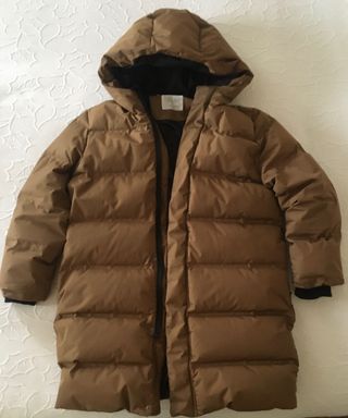 Abrigo acolchado con capucha marrón ZARA(talla 10)