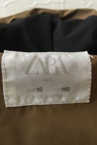 Abrigo acolchado con capucha marrón ZARA(talla 10)