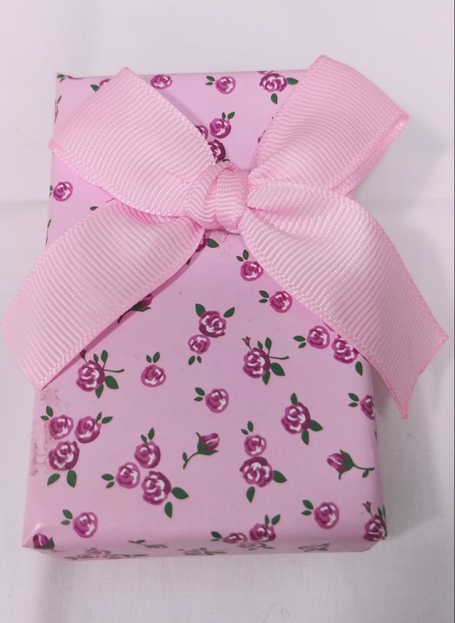 Colgante de cuero con cruz