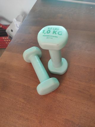Pesas de 1 kilo. Marca Decathlon.