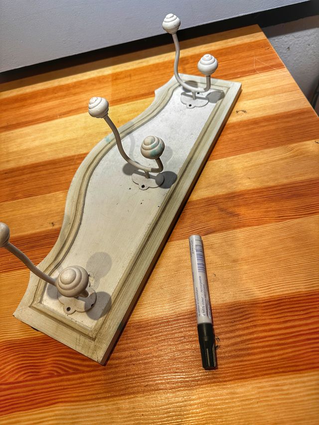 perchero vintage con 3 colgadores resistente