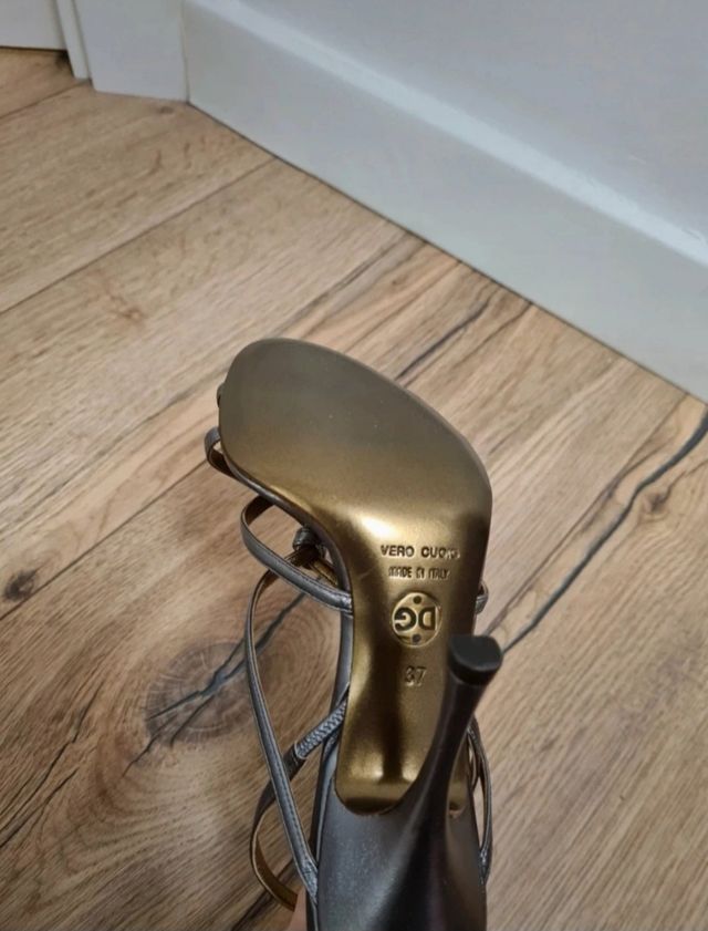 Sandalias plateadas Dolce & Gabanna