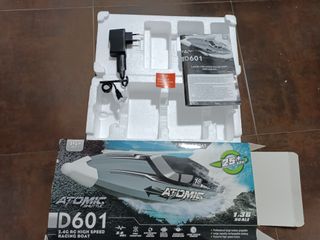 Barco teledirigido para agua dulce