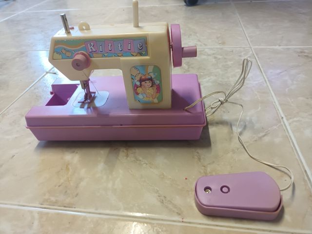 Máquina de coser de juguete