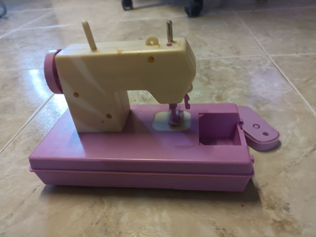 Máquina de coser de juguete