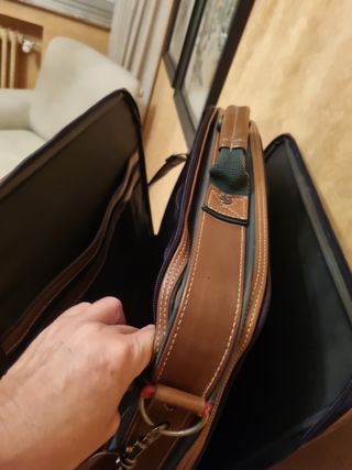 maletín de viaje con correa para colgar