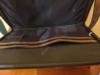 maletín de viaje con correa para colgar