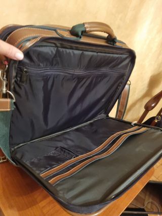 maletín de viaje con correa para colgar