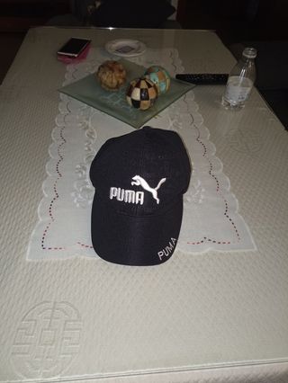 gorra puma color negro