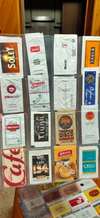 Collezione di bustine di zucchero