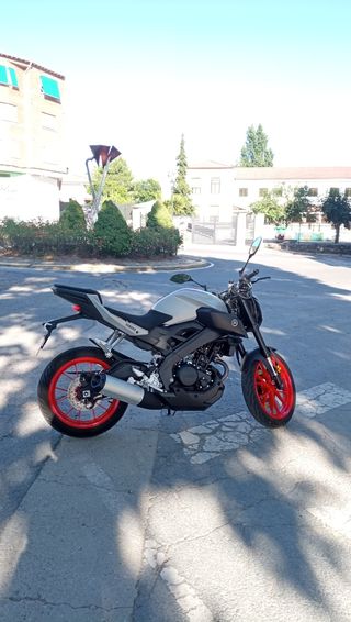 Moto Yamaha MT-125