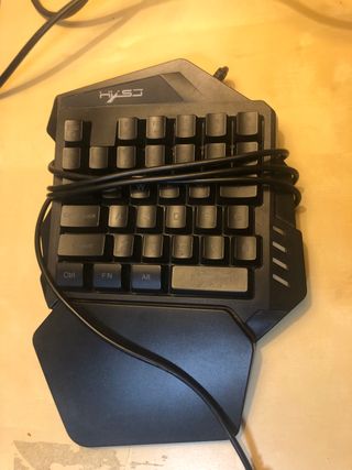 Teclado gaming HKSJ de segunda mano por 7,5 EUR en Reus en WALLAPOP
